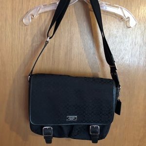 💯Coach Black Signature Messenger Bag $100